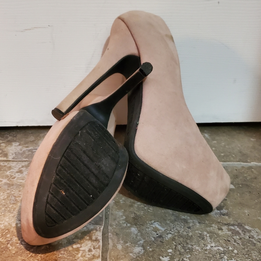 Heels - Picture 3 of 4